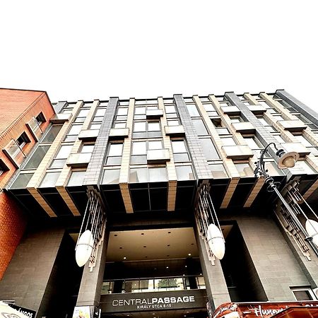 Central Apartment With Balcony Budapest Luaran gambar