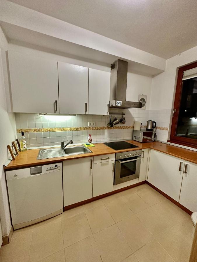 Central Apartment With Balcony Budapest Luaran gambar