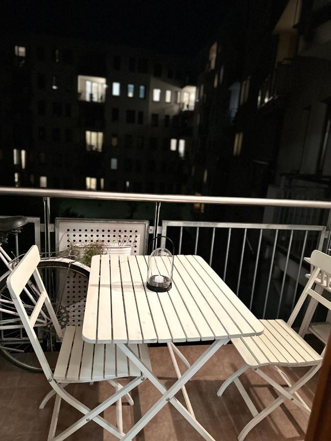 Central Apartment With Balcony Budapest Luaran gambar