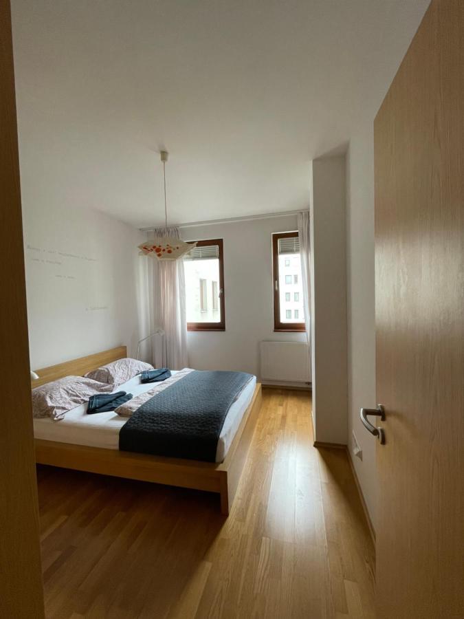 Central Apartment With Balcony Budapest Luaran gambar