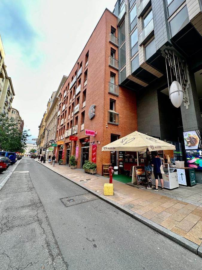 Central Apartment With Balcony Budapest Luaran gambar