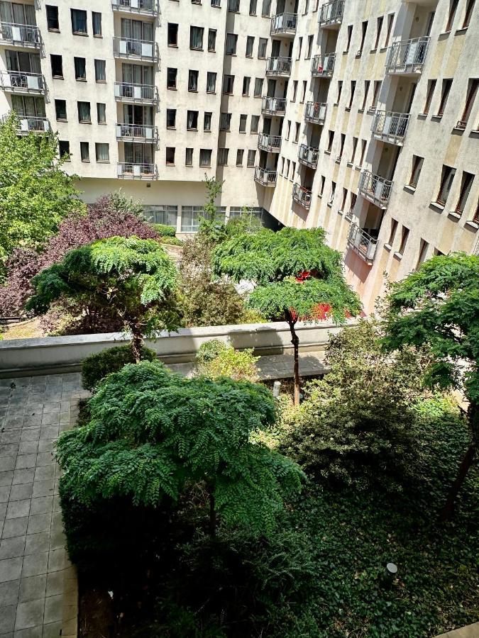 Central Apartment With Balcony Budapest Luaran gambar