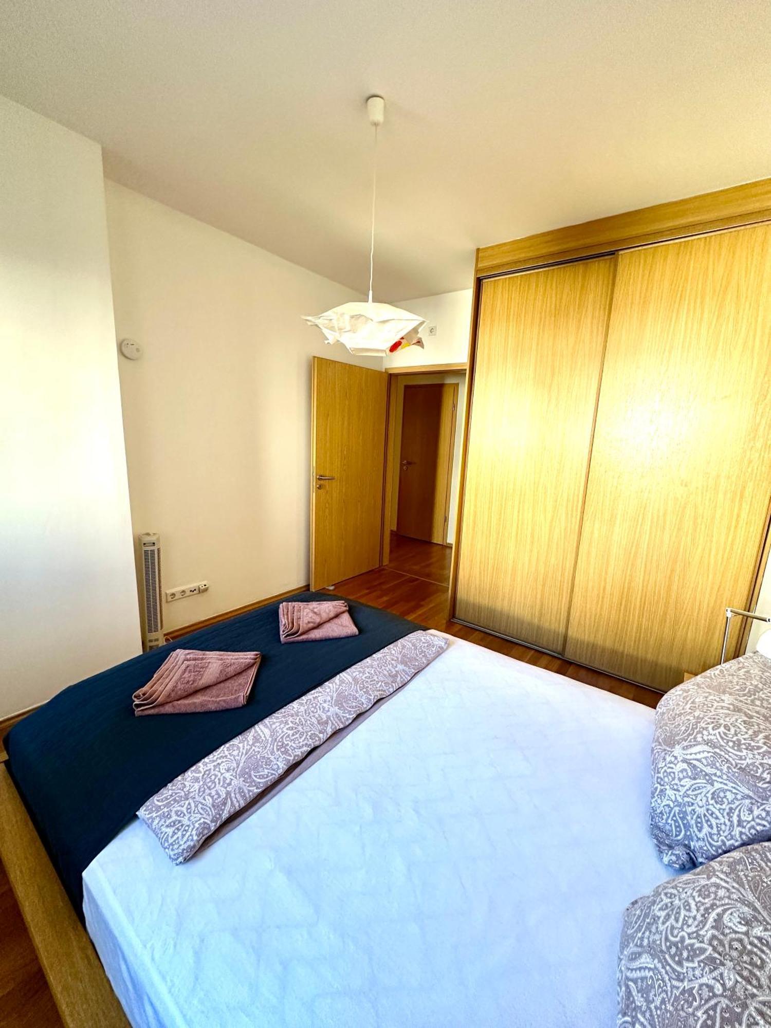 Central Apartment With Balcony Budapest Luaran gambar