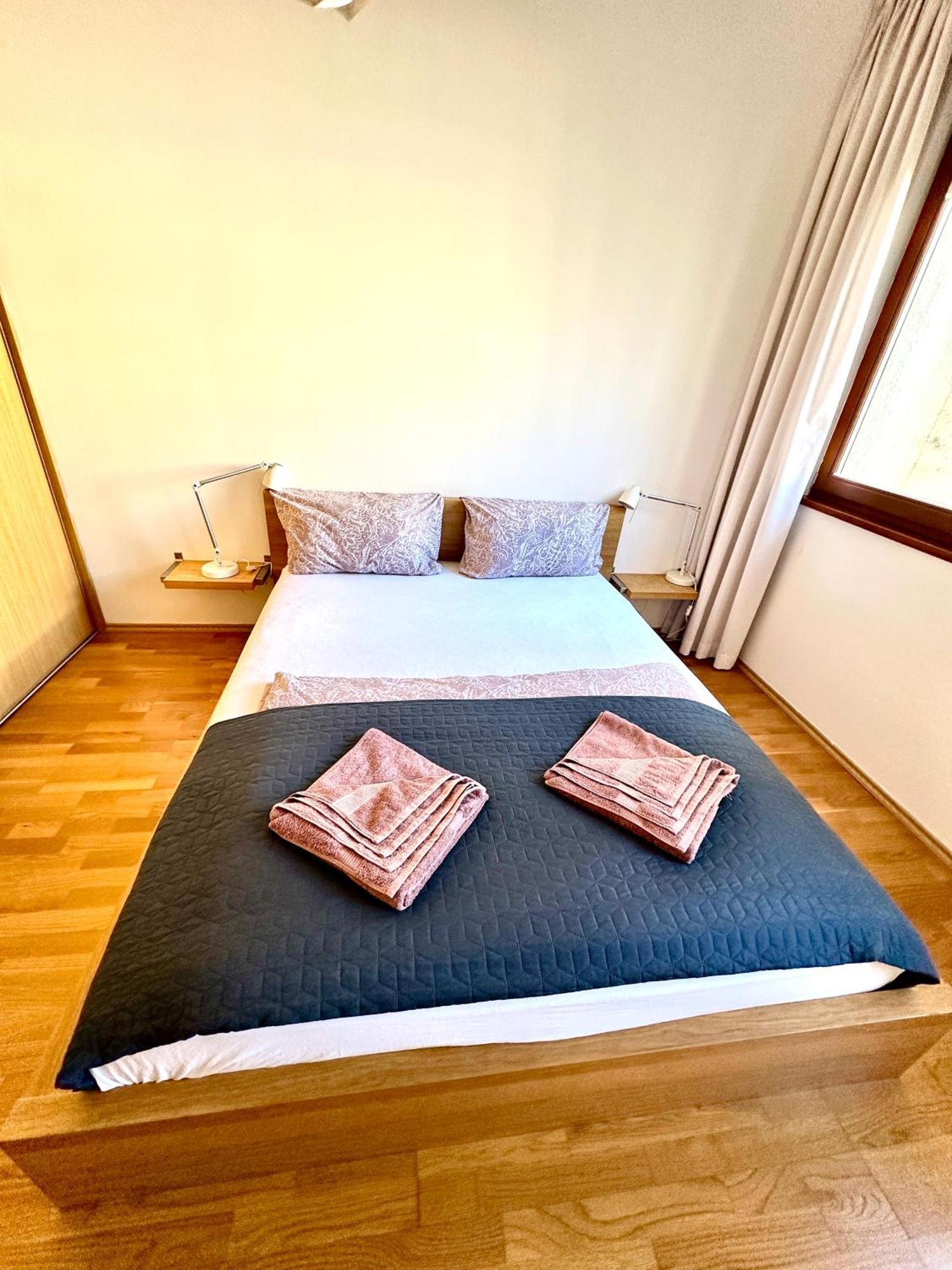 Central Apartment With Balcony Budapest Luaran gambar