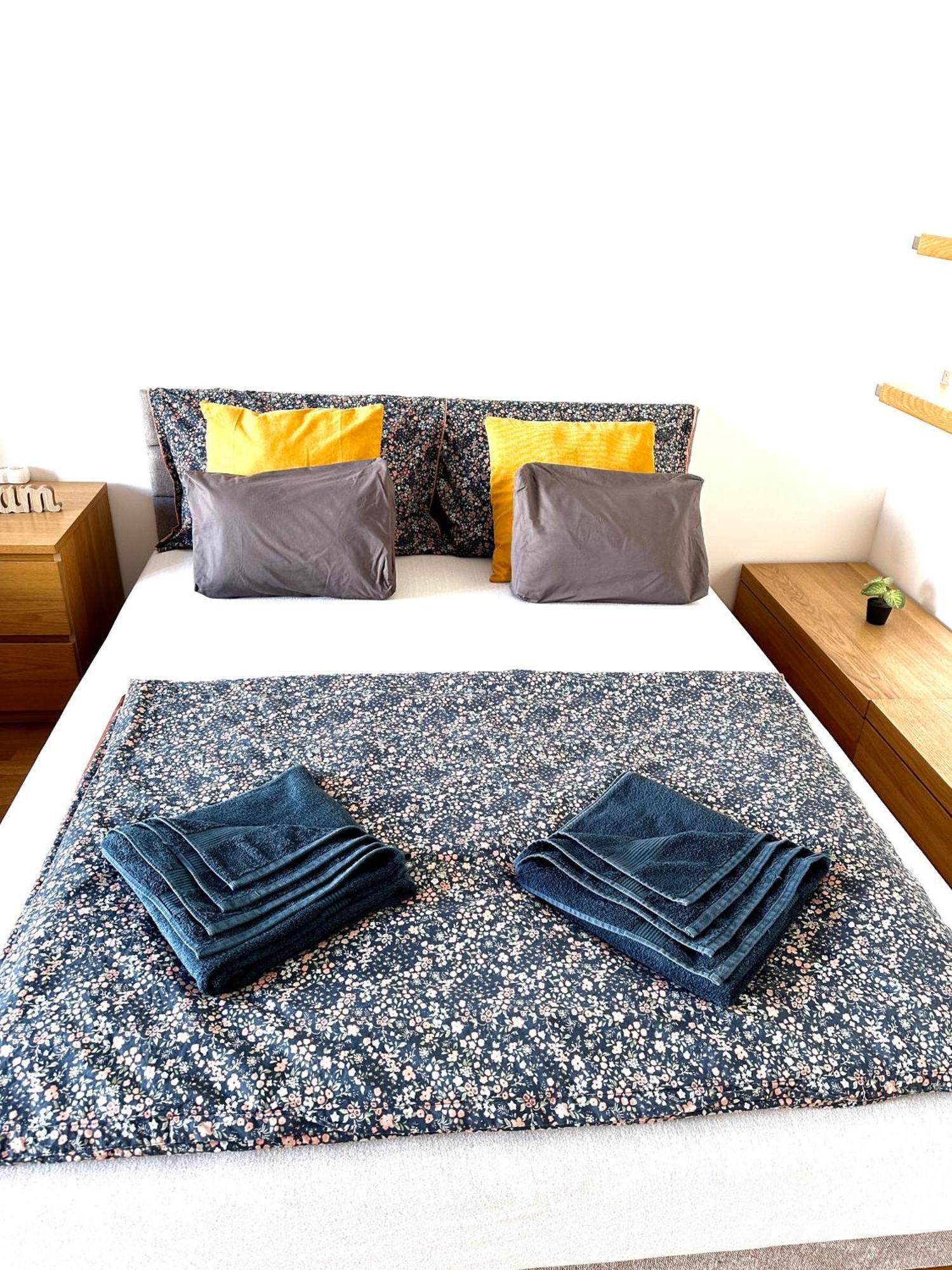 Central Apartment With Balcony Budapest Luaran gambar