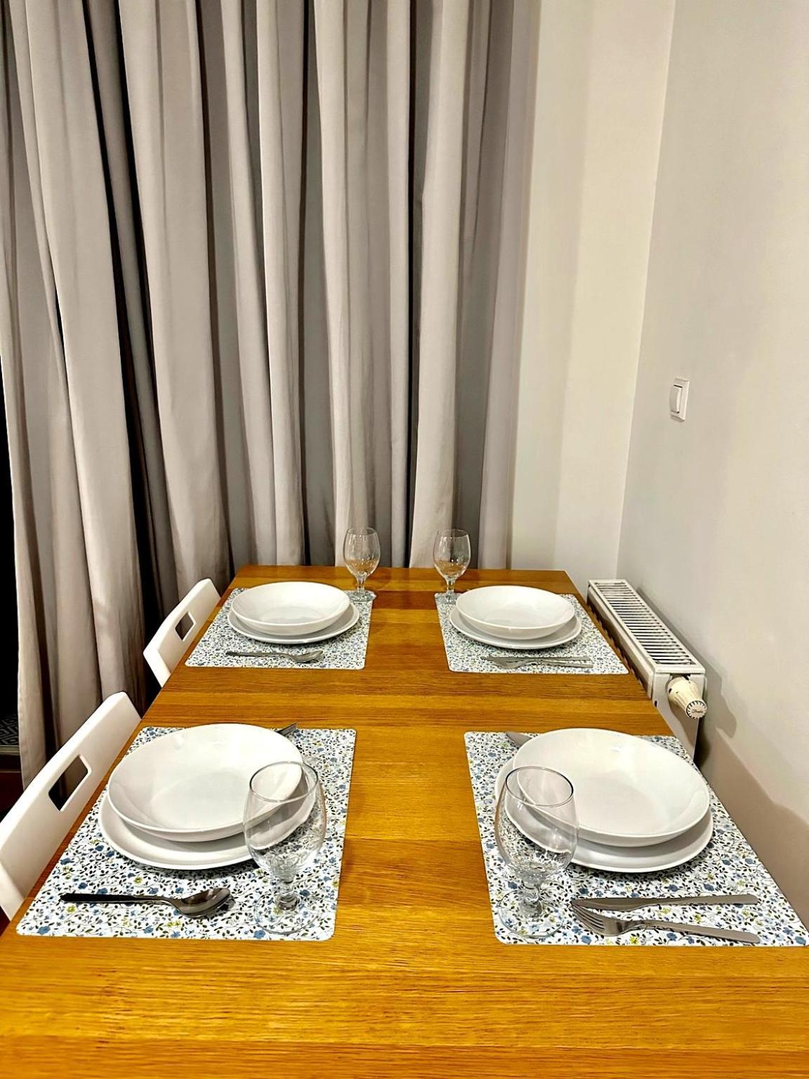 Central Apartment With Balcony Budapest Luaran gambar