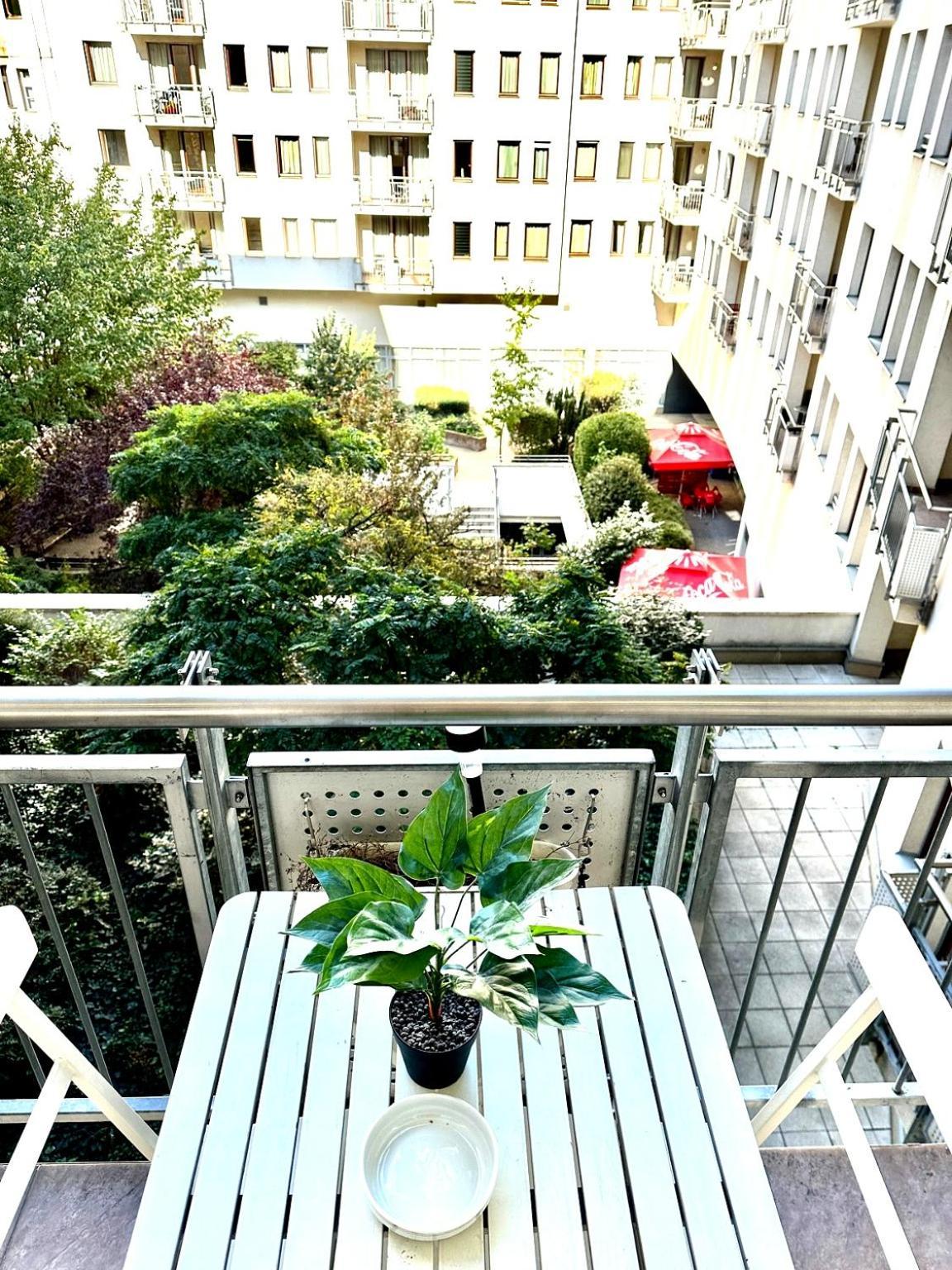 Central Apartment With Balcony Budapest Luaran gambar